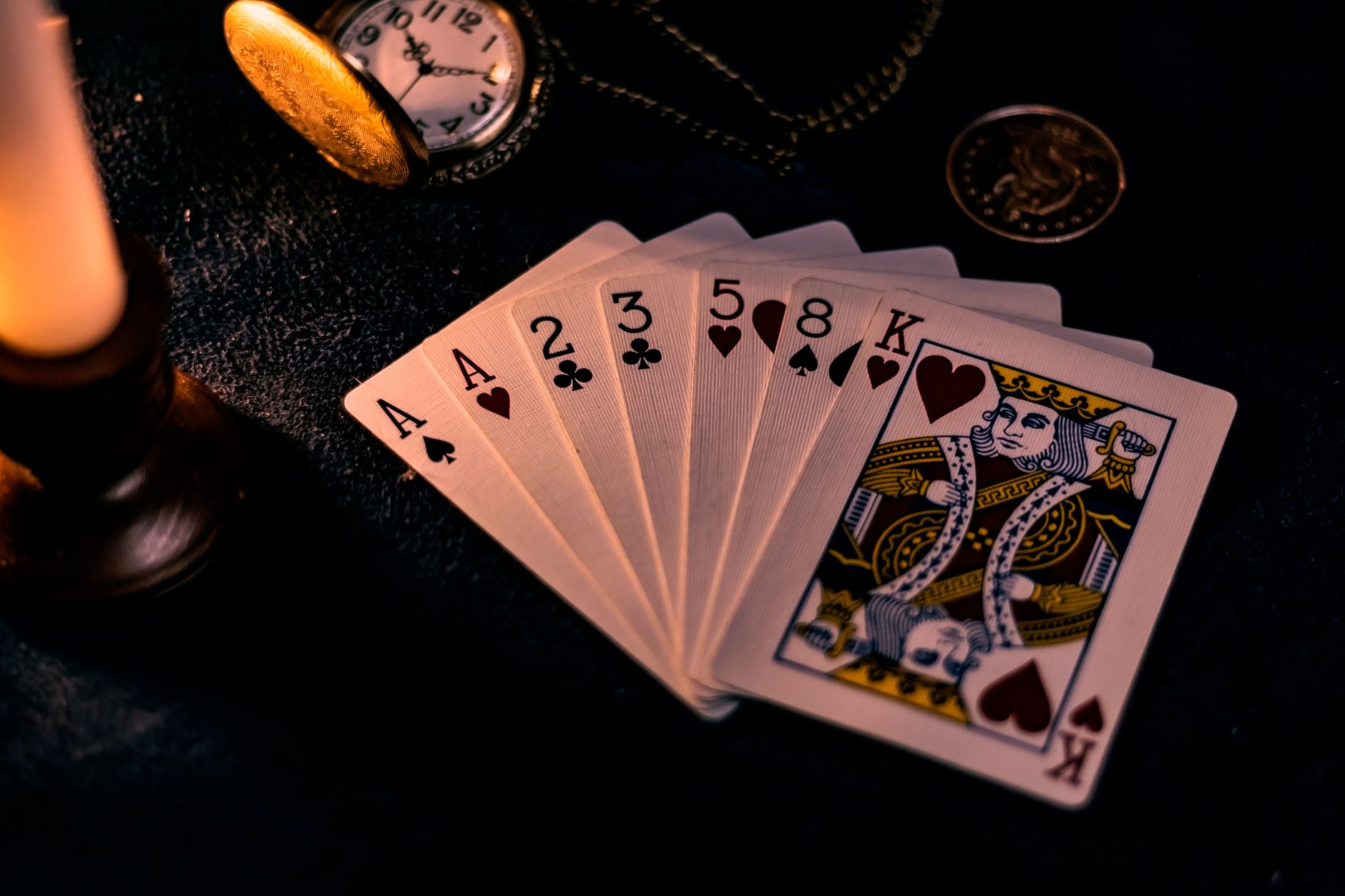 WSOP主赛夺冠概率分析：从数学到心理的四大关键维度
